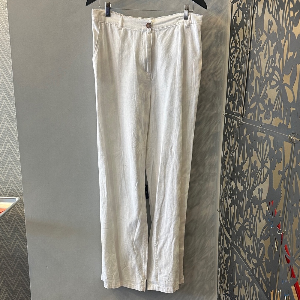 Woman’s  White Linen Pants